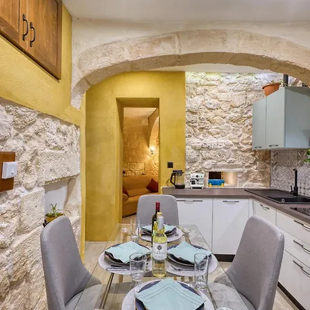 Beautiful Traditional House In Amus1-1 *