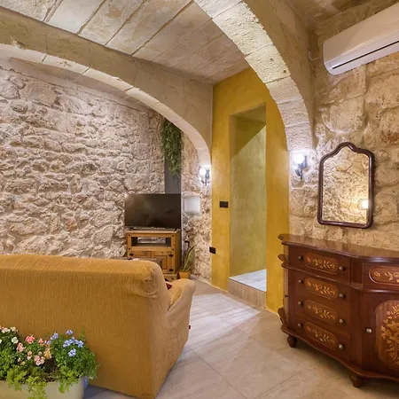 Beautiful Traditional House In Amus1-1 *